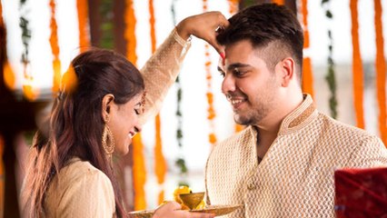 Bhai Dooj 2022: भाई दूज पर भाई को तिलक करते हुए बोले ये मंत्र | Boldsky *Religious