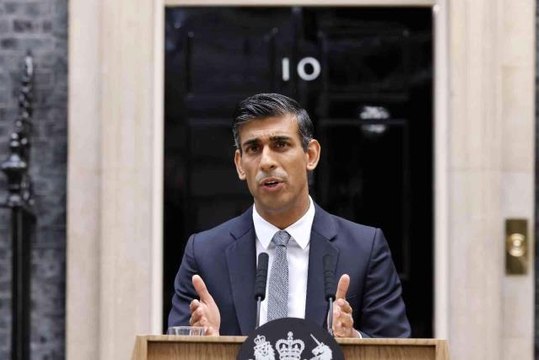 İngiltere'nin yeni Başbakanı Sunak: Ülkemizi sözle değil, eylemlerle bir araya getireceğim İngiltere Kralı Charles, Sunak'a hükümeti kurma görevi...