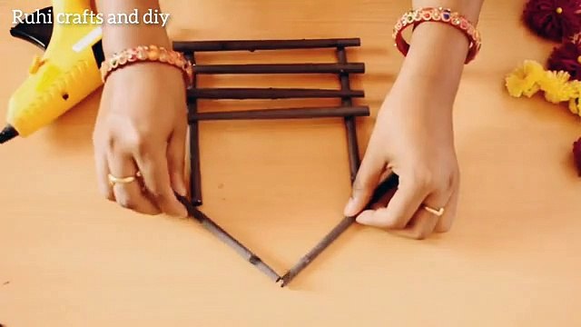 Diy woolen flower crafts/paper flower wall hanging/easy home decors/Origami flower/woolen crafts