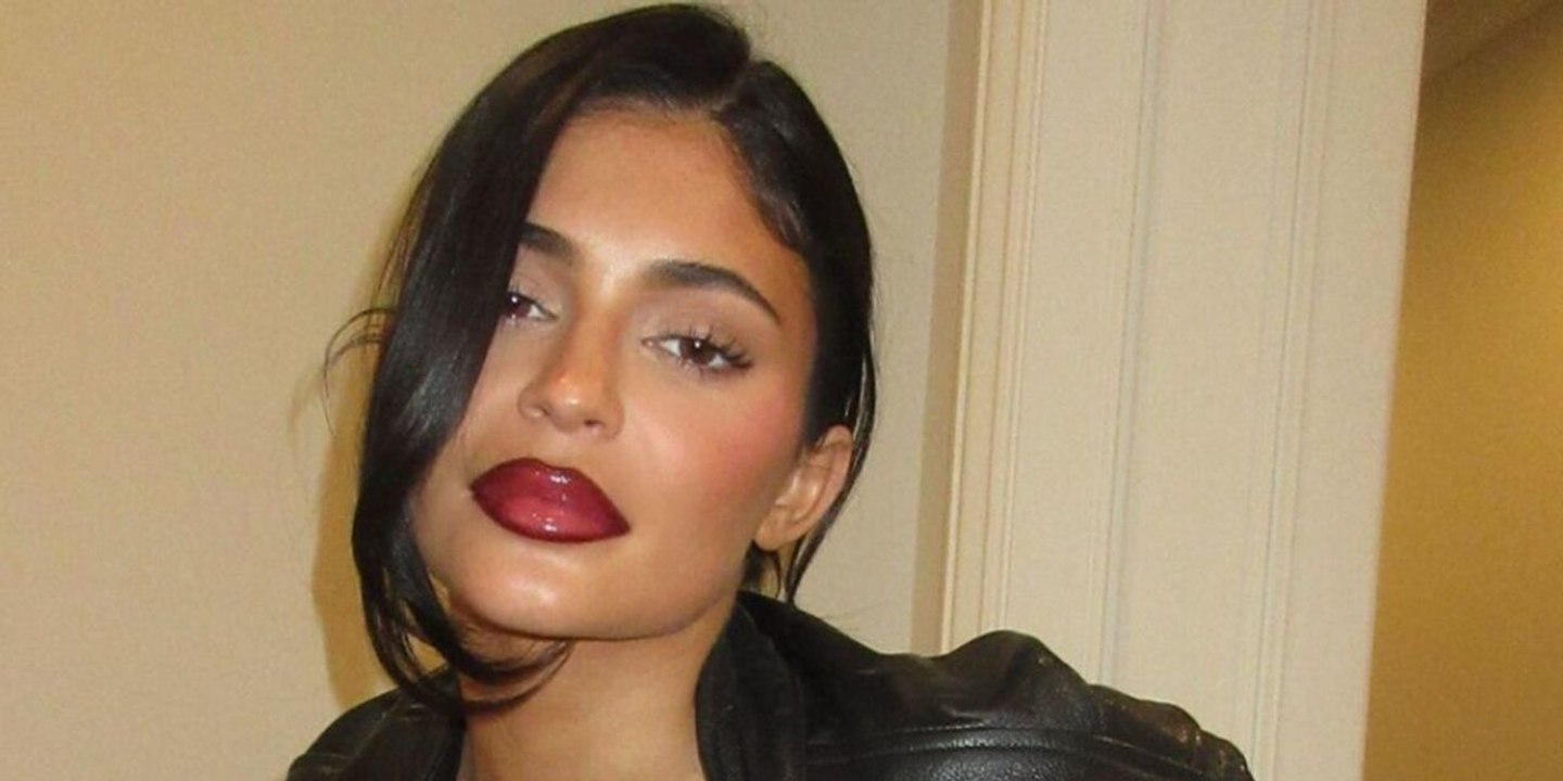 Kylie Jenner Modeled the Most '90s Lip Trend While Wearing a Crop Top and Booty Shorts