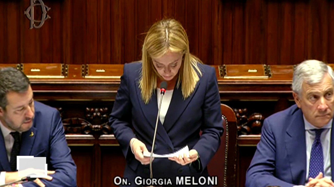 Governo, Meloni sbaglia il nome di Soumahoro. Lui la corregge dall'aula