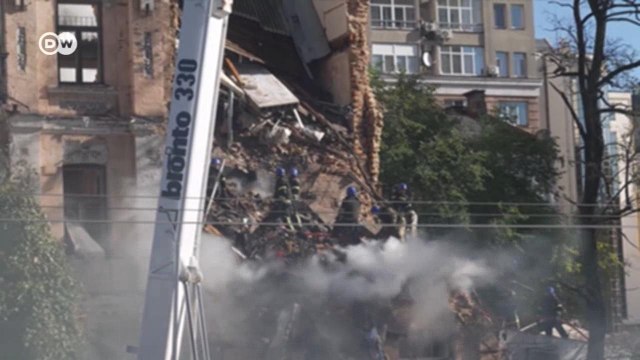 Как в Киеве убирают последствия атак дронов-камикадзе (25.10.2022)