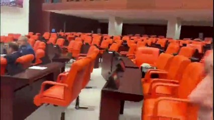 Torba kanun teklifinde AKP sıraları boş kaldı!