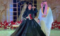 الفنانة السعودية شمس الاسطورة تعود لطليقها بفستان زفاف أسود