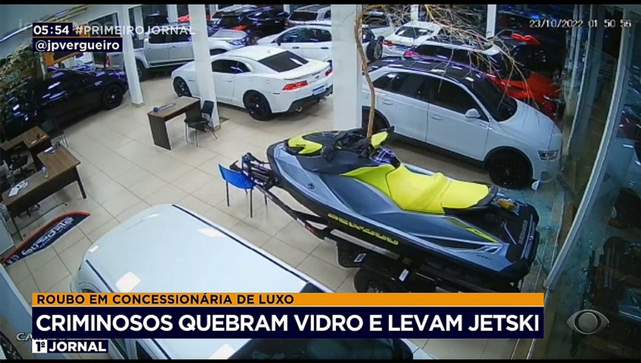Criminosos quebram vidraça de concessionária e roubam jet ski 25/10/2022 15:33:52