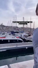 Camille Lacourt passe la journée à Marseille avec ses proches.