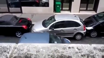 Mulher bate recorde de estacionamento em menor espaço
