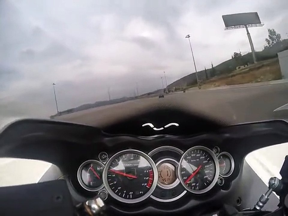 O poder de aceleração de uma Suzuki Hayabusa dos 60 aos 300 km/h