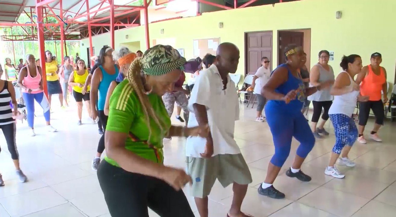 mqn-Aprendemos a bailar boogie-woogie en Corales 3 de Limón -Aprendemos a bailar boogie-woogie en Corales 3 de Limón-241022