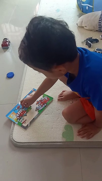 Playing Puzzle....