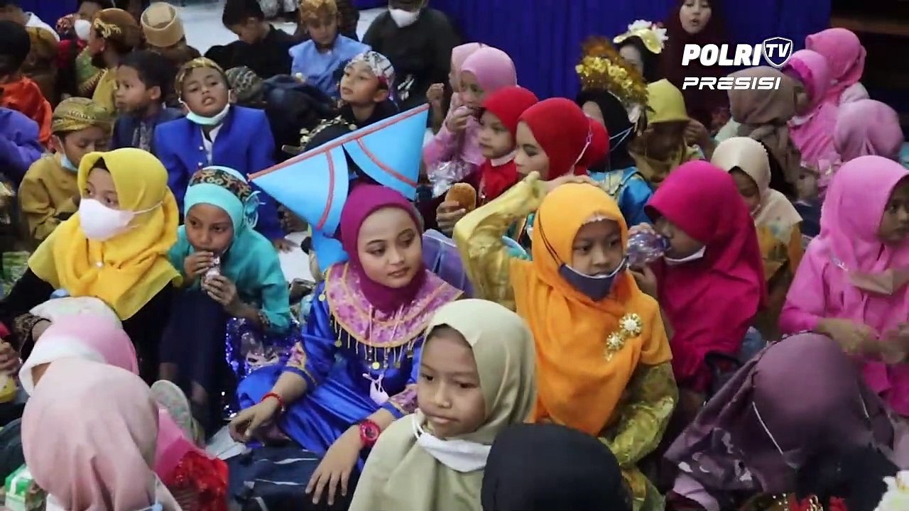 Terima Kunjungan Siswa-siswi MIN 2, Polres Sukoharjo Sosialisasikan Tugas Kepolisian Dan Berpesan Agar Semangat Belajar