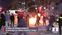 Normalistas bloquean Eje Central y Avenida Juárez en CDMX