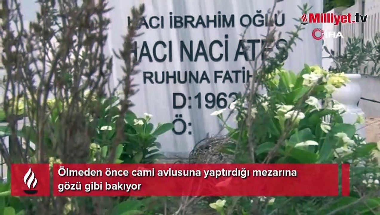 Ölmeden önce cami avlusuna yaptırdığı mezarına gözü gibi bakıyor