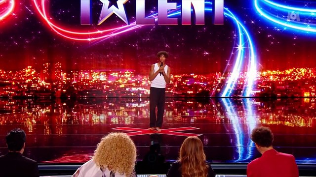 La France a un incroyable talent sur M6 : Kimi et sa maman ont ému Karine Le Marchand, les juges Eric Antoine, Hélène Ségara, Sugar Sammy et Marianne James, le public et les téléspectateurs.