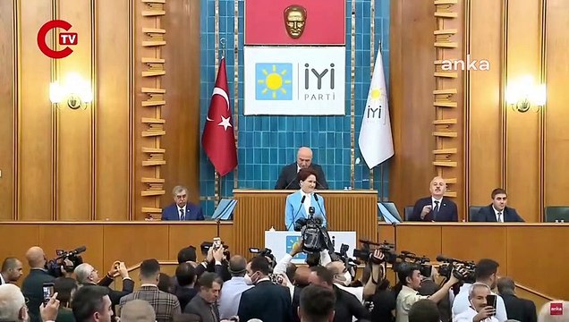 Ahmet Eşref Fakıbaba İYİ Parti'ye katıldı, rozetini Akşener taktı