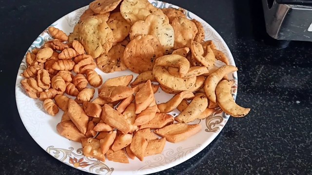 Diwali Snack Recipes - Instant Diwali Snacks Recipes - Diwali Farshan - Nippattu - Tea Time Snacks