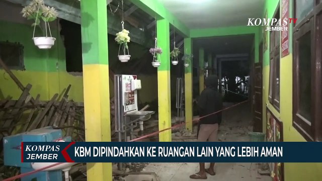 Diguyur Hujan Deras Selama 5 Jam, Atap Kelas SDN Di Jember Ambruk