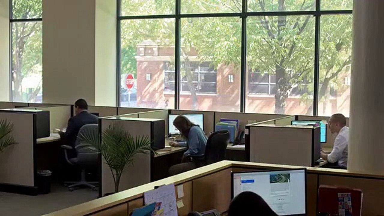 Easy - Se2 - Ep01 - Package Thief HD Watch HD Deutsch