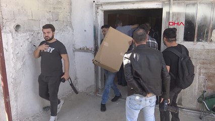 Video herunterladen: İzmir'de kaçak sigara operasyonu