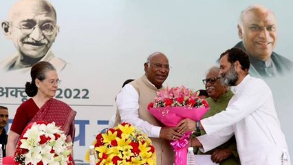 కాంగ్రెస్ అధినేతగా పగ్గాలు చేబట్టిన మల్లిఖార్జున ఖర్గే..