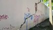 Muro repleto de rachaduras deixam moradores com medo de acidente no Pioneiros Catarinenses