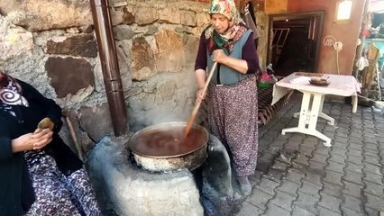 Hasadın ardından kadınların ceviz sucuğu mesaisi