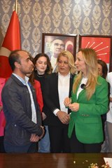 CHP'Lİ NAZLIAKA: CUMHURİYET DEVRİMLERİNİN EN ÖNEMLİLERİNDEN BİRİ KADINLARIN SİYASİ HAKLARINA KAVUŞMASI