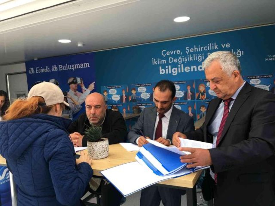 "İlk Evim, İş Yerim, İlk Evim Arsa" projelerinin tanıtım tırı Esenler'de