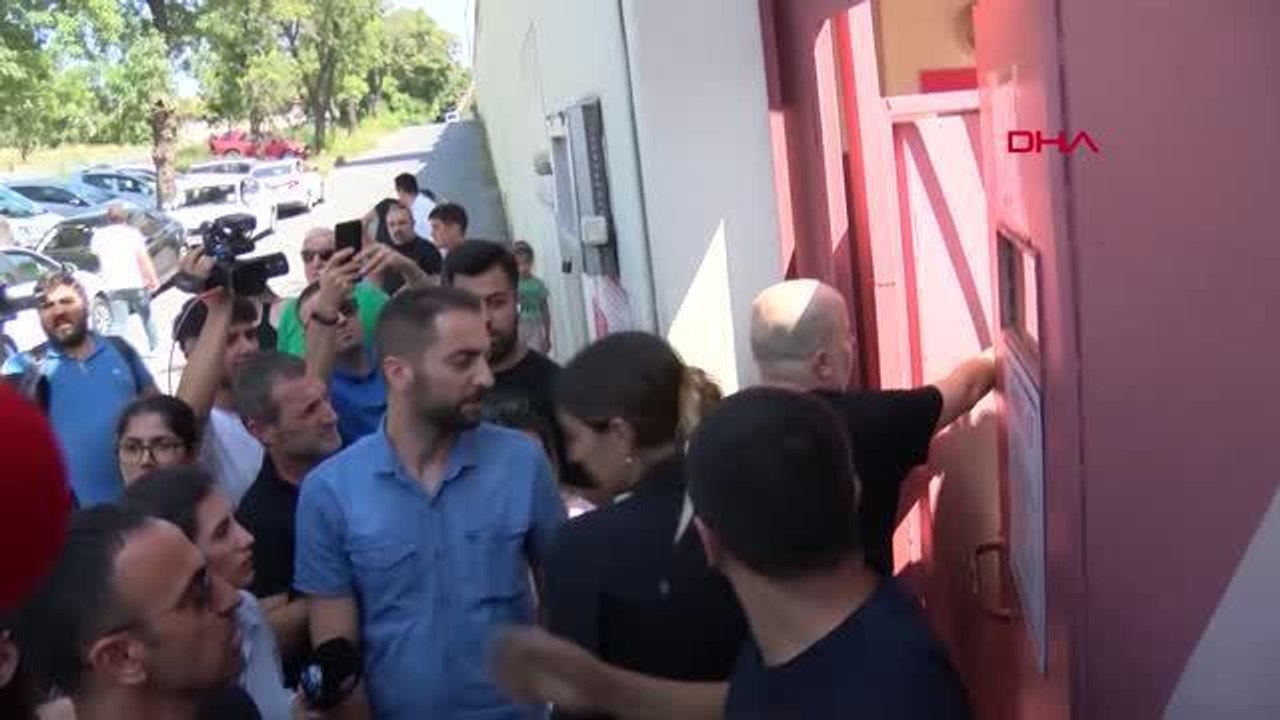 ŞARKICI GÜLŞEN'İN YURT DIŞI YASAĞI 250 BİN TL'LİK GÜVENCE İLE KALDIRILDI