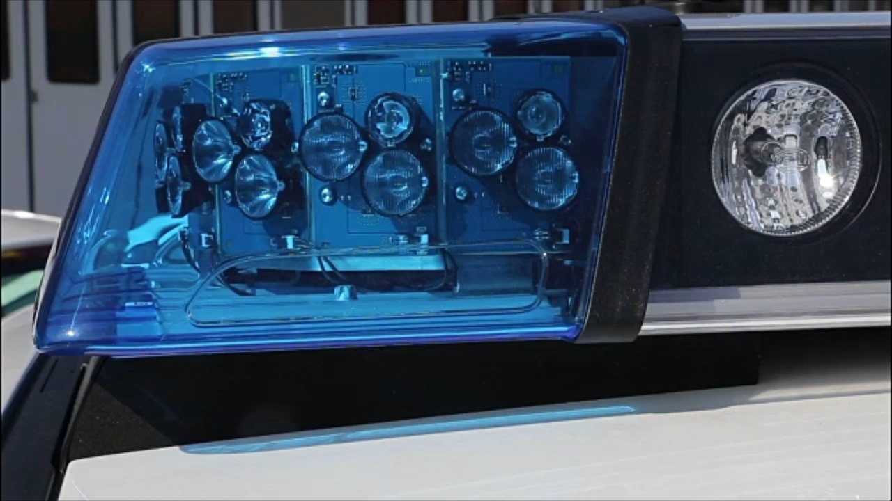 20-jähriger schrottet bmw bei driftversuch