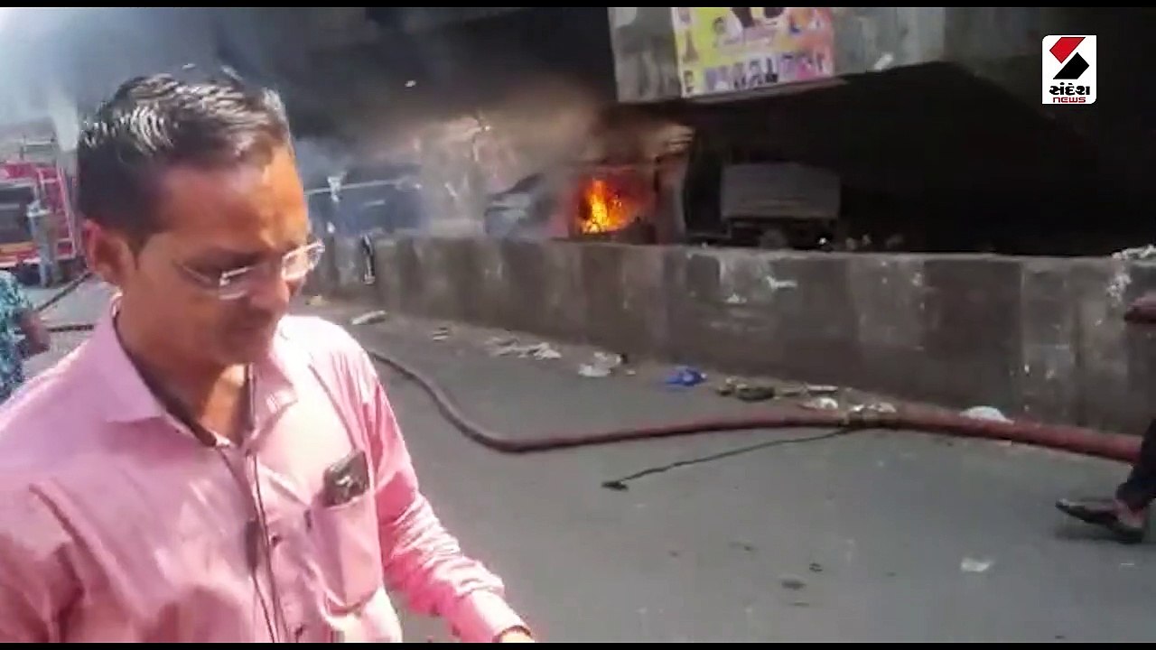 સુરતના નવાગામ વિસ્તારમાં કારમાં આગ ભભૂકી