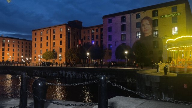 Chris Tarrant unveils huge portrait of Ukrainian refugee at Royal Albert Dock