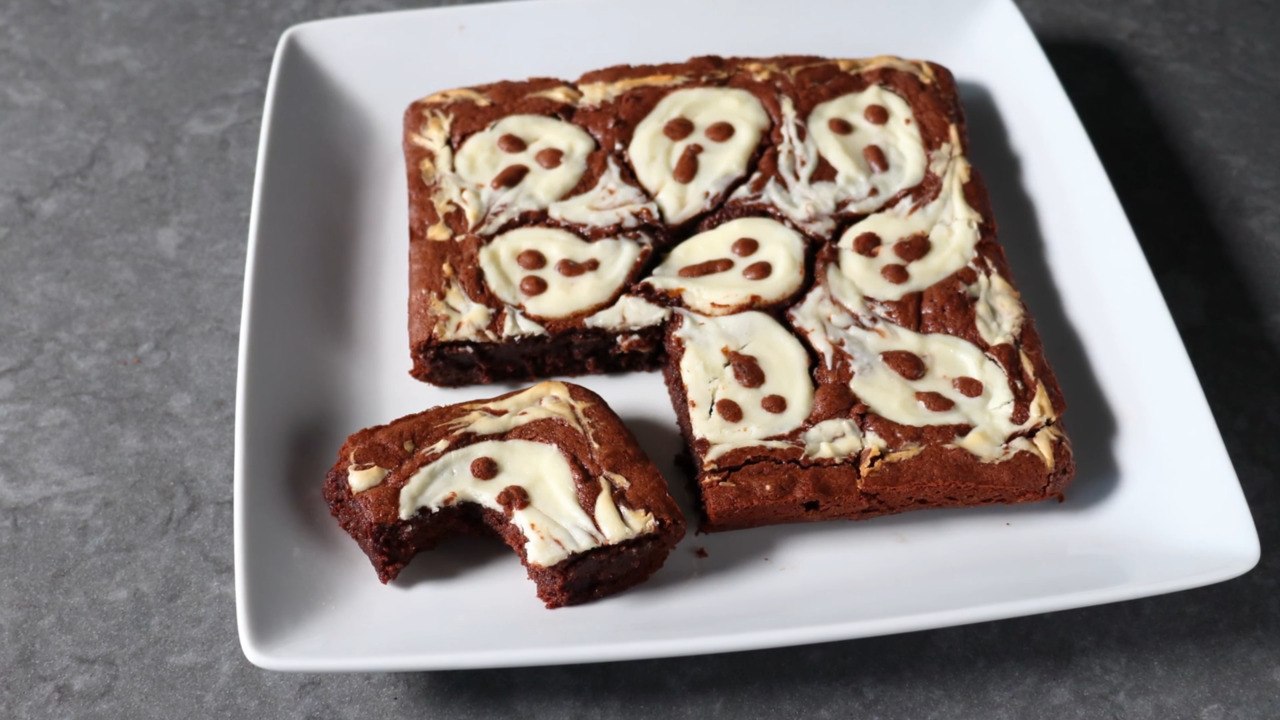 How to Make Ghost Cheesecake Brownies
