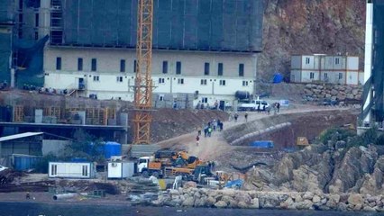 Mühürlenen otel inşaatında hareketlilik merak uyandırdı