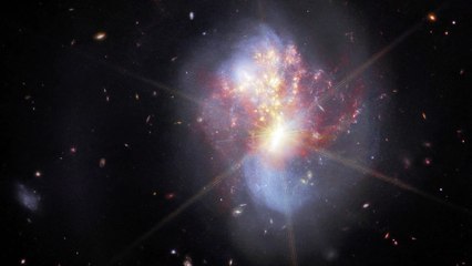 James Webb revela "tesouro" escondido em colisão de galáxias