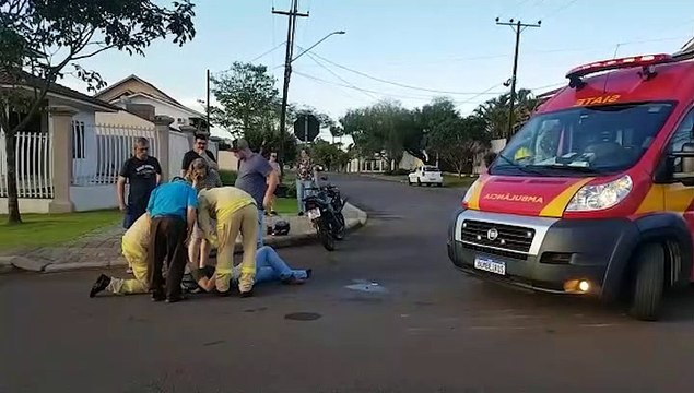 Motociclista sofre suspeita de fratura em perna em colisão de trânsito no Tropical