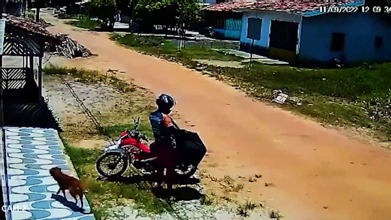 20 Incredible Moments Caught on CCTV Camera(720P_HD)_2