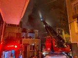 Beyoğlu'nda metruk binada başlayan yangın 5 binaya sıçradı, yükselen alevler geceyi aydınlattı