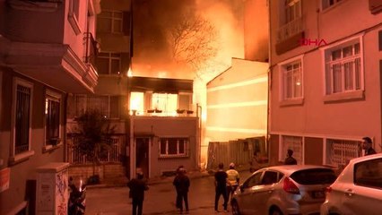 Son dakika gündem: İSTANBUL-BEYOĞLU'NDA METRUK BİNADA BAŞLAYAN YANGIN 5 BİNAYA SIÇRADI