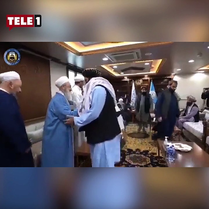 İsmailağacılar Taliban'ın elini öptü