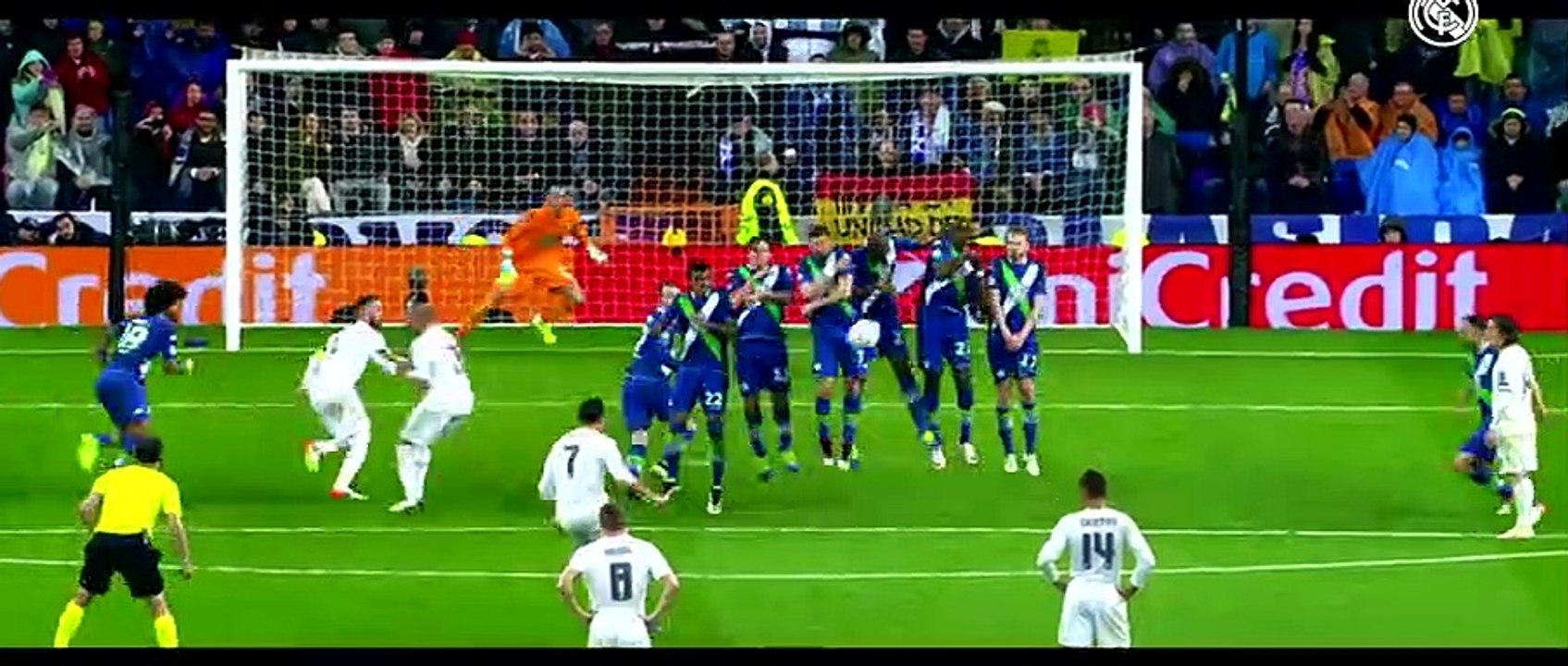 Cristiano Ronaldo "Bentuk terimakaasih Club raksasa Real Madrid kepada sang mega bintang Cristiano Ronaldo"