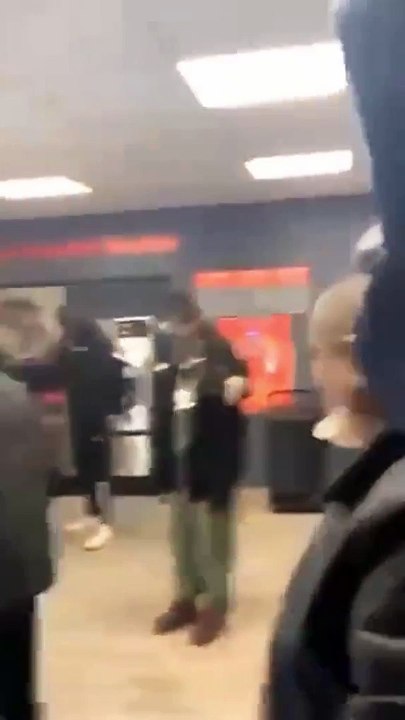 Chasse à l'homme à Évry-Courcouronnes pour retrouver des agresseurs après la diffusion d'une vidéo où des jeunes frappent très brutalement un homme dans une laverie