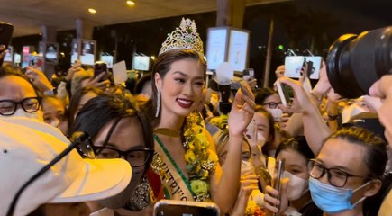 Sân bay Tân Sơn Nhất “thất thủ”trước sự chào đón của fan Việt dành cho Thiên Ân