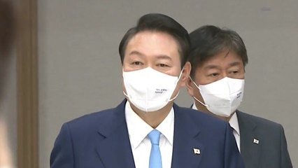 尹 '생중계' 민생 회의..."잘 뛰도록 좋은 신발 지원" / YTN