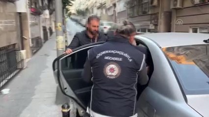 İstanbul'da yabancı uyrukluları ikamet izni vaadiyle dolandıran şüpheli yakalandı