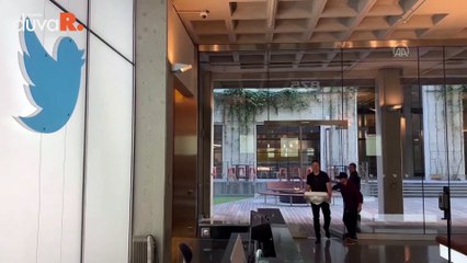 Elon Musk Twitter binasına elinde lavaboyla girdi