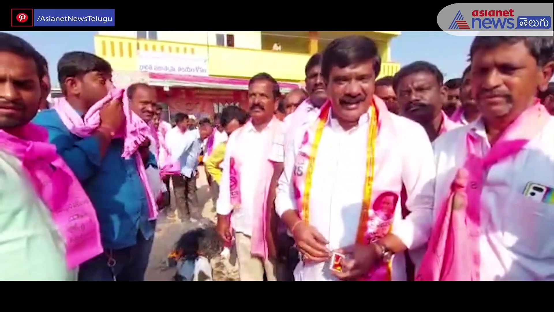 మునుగోడులో చావుడప్పుతో టీఆర్ఎస్ శవయాత్ర ... బిజెపి దిష్టిబొమ్మ దహనం 