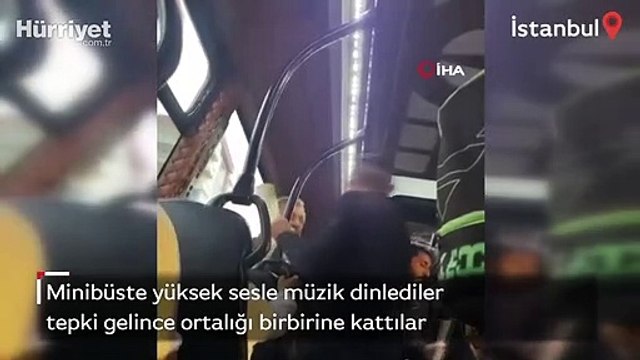 Esenyurt’ta minibüse binen iki şahıs ortalığı birbirine kattı; o anlar kameraya yansıdı
