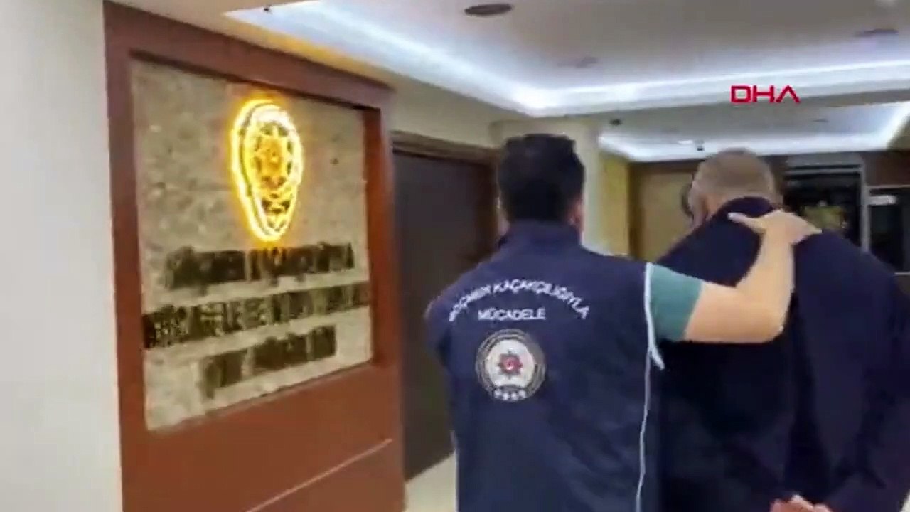 Kaçak göçmenlere ikamet izni çıkardığını söyleyen sahte komiser yardımcısı yakalandı