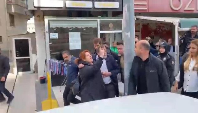 Son dakika haberleri! Şebnem Korur Fincancı Adliyeye Sevk Edildi. Fincancı'ya Destek İçin Adliyeye Gelenlere Polis Müdahale Etti, 5 Kişi Gözaltına Alındı